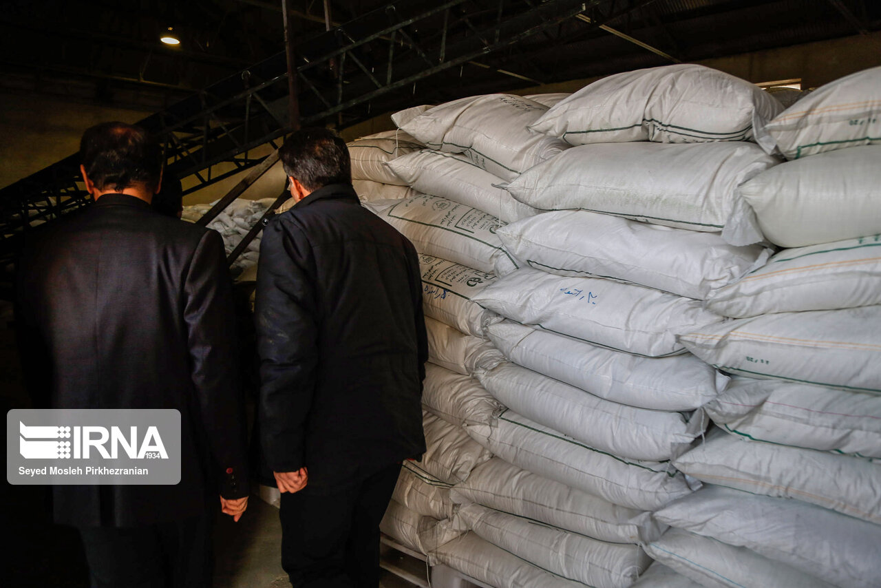 کشف انبار احتکار مواد غذایی در اسدآباد