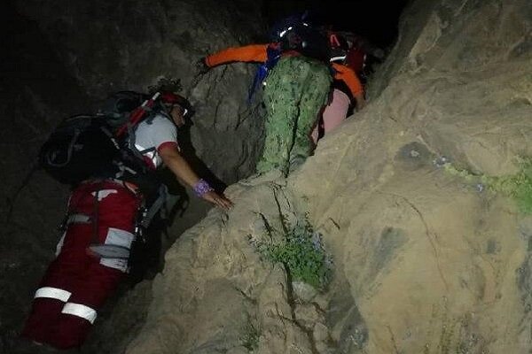 ۴ سنگ‌نورد گرفتار در کوه‌های مسجد صاحب‌الزمان کرمان نجات یافتند