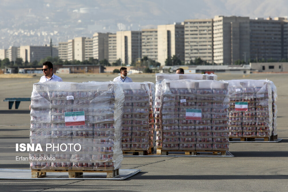 عکس/ بارگیری محموله بشردوستانه به لبنان از سوی جمعیت هلال احمر