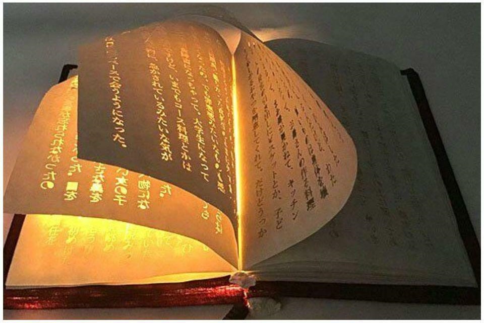 عرضه کتاب‌هایی با نور پردازی خاص!