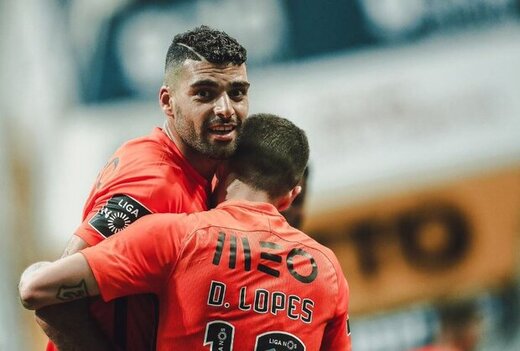 عکس/ مهدی طارمی با موهای خاص در پرسپولیس