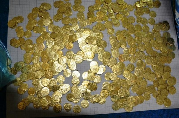 قاچاقچیان ارز در سکه فروشی دستگیر شدند