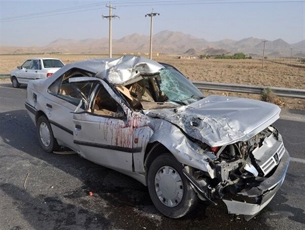 واژگونی خودرو در مهریز موجب زخمی شدن ۱۱ شهروند خارجی شد
