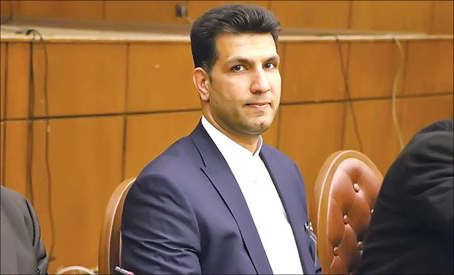 پاکدل: مشکلات ارزی ترمز ما را کشید!