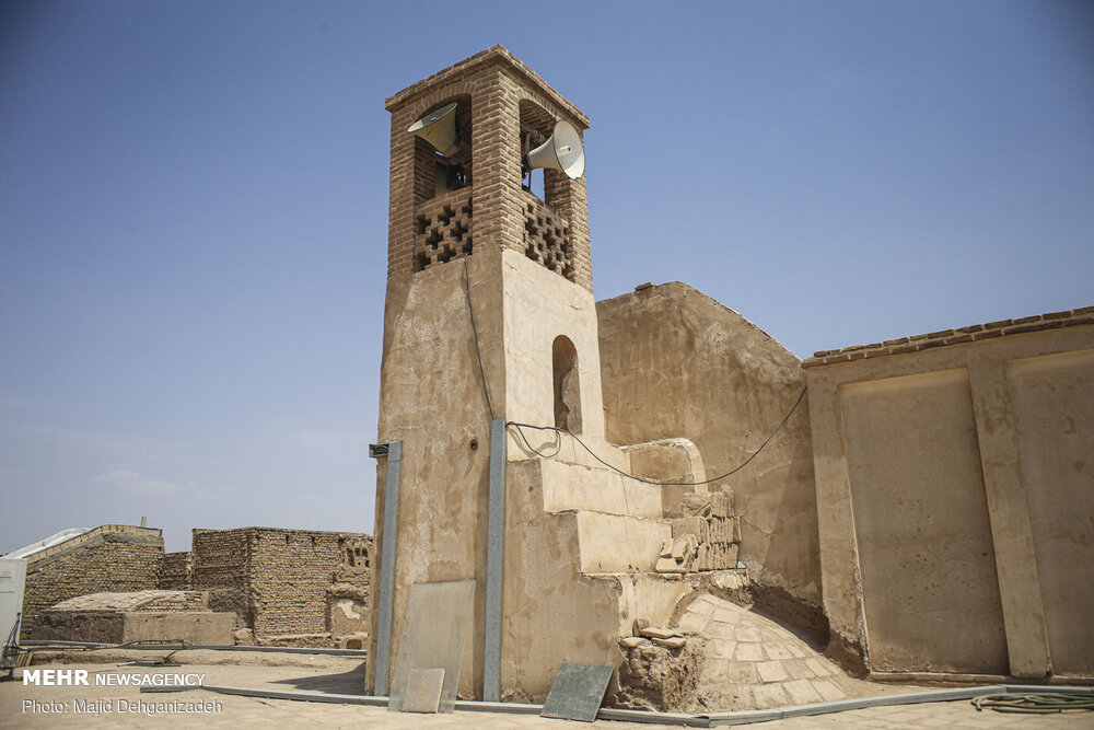نماز جماعت در مسجد فُرط در قدمگاه امام رضا (ع)