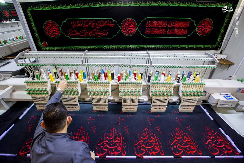 کارگاه دوخت پرچم در حرم حضرت ابالفضل عباس(ع)