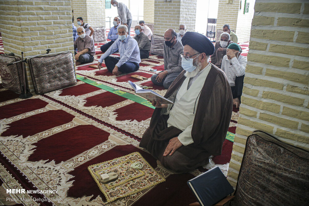 نماز جماعت در مسجد فُرط در قدمگاه امام رضا (ع)