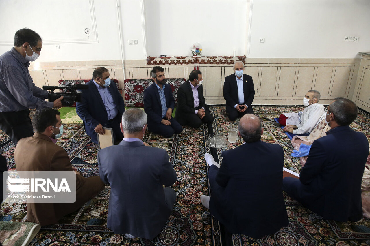 دیدار رییس بنیاد شهید با خانواده شهدا و جانبازان لرستان