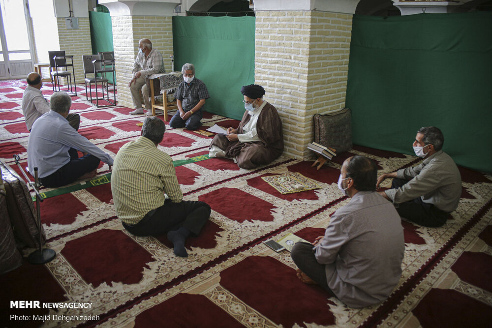 نماز جماعت در مسجد فُرط در قدمگاه امام رضا (ع)