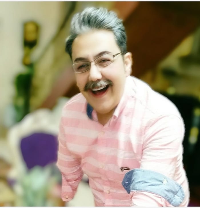 چهره ها/ خنده آقای گوینده به ریش روزگار!