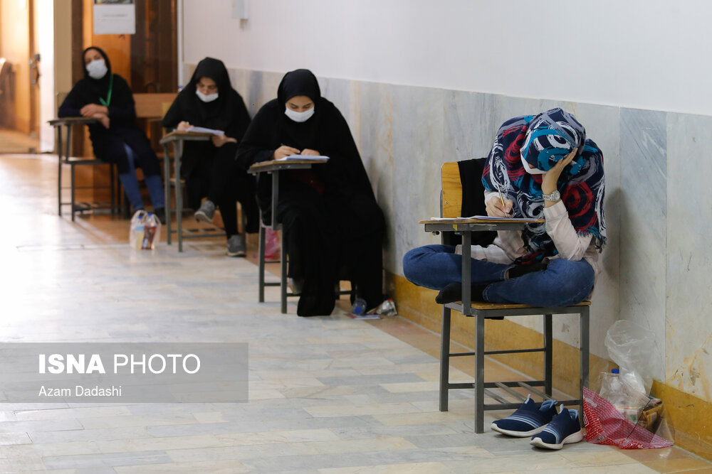 شیوه نشستن برخی داوطلبان کنکور