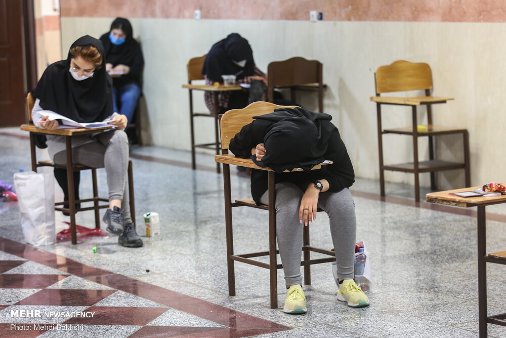 عکس/ داوطلبان خواب آلود کنکور سراسری