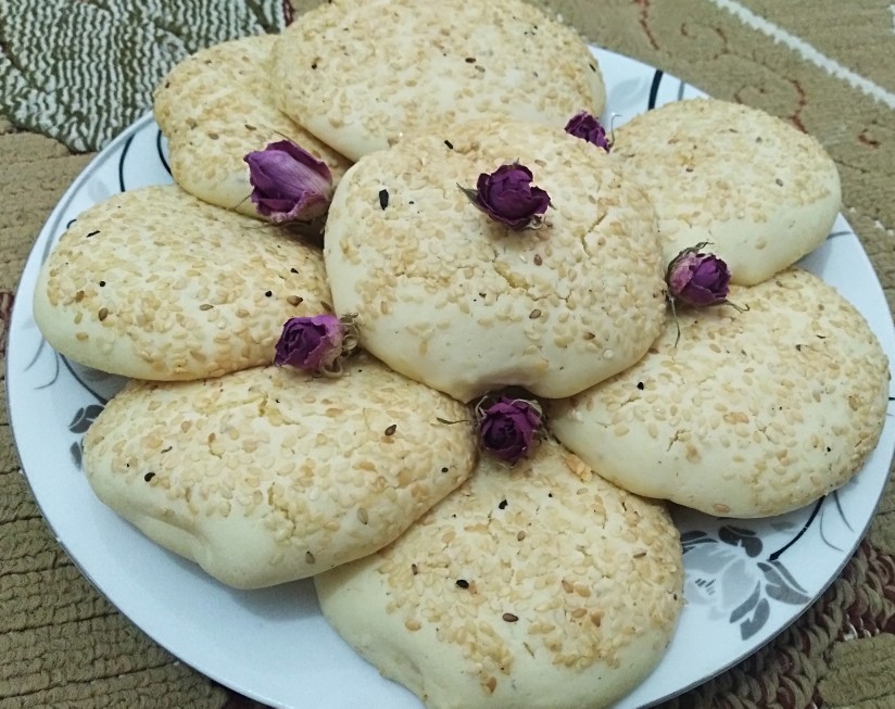 از شما/کلوچه کنجدي من بفرماييد