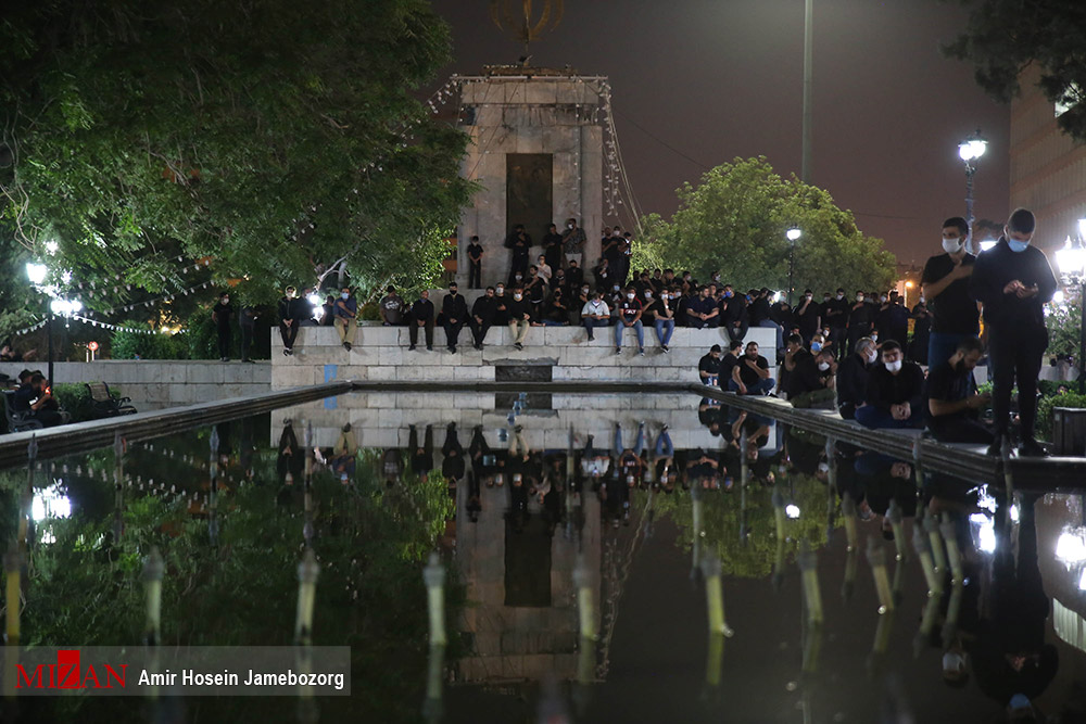 عکس/ عزاداری شب اول محرم در میدان امام خمینی (ره)