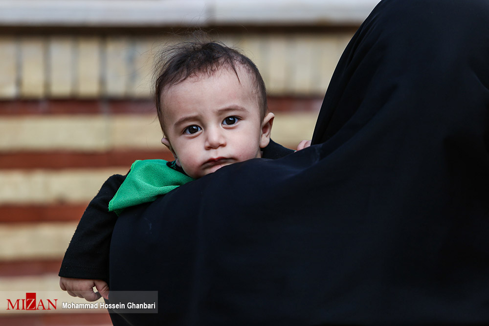 حضور شیرخوارگان حسینی در گلزار شهدای کرمان
