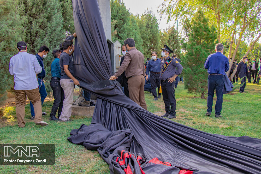 حی علی العزا؛ آیین اهتزاز پرچم محرم در اصفهان