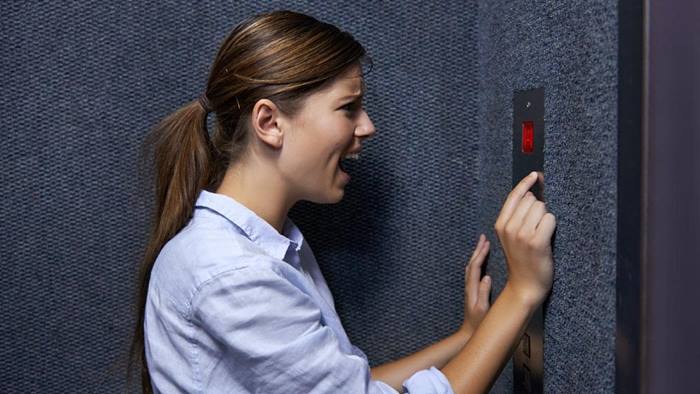 برای غلبه بر ترس از آسانسور چکار کنیم؟