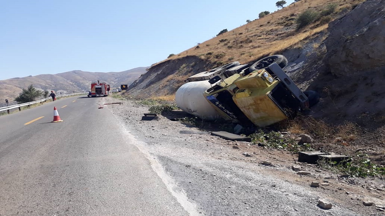 واژگونی کامیون حامل گاز مایع در الموت
