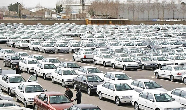 انباشت ۴۵ هزار خودرو در کف پارکینگ خودروسازان