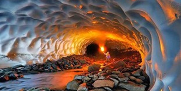 گردشگران از حضور در مجاورت یخچالهای طبیعی استان پرهیز کنند