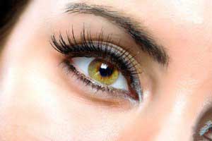 چگونه مژه هایمان را پرپشت و مشکی کنیم؟