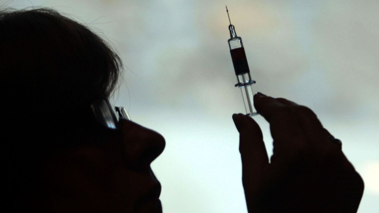 هشدار عالی‌ترین مقام پزشکی انگلیس درباره واکسن کرونا