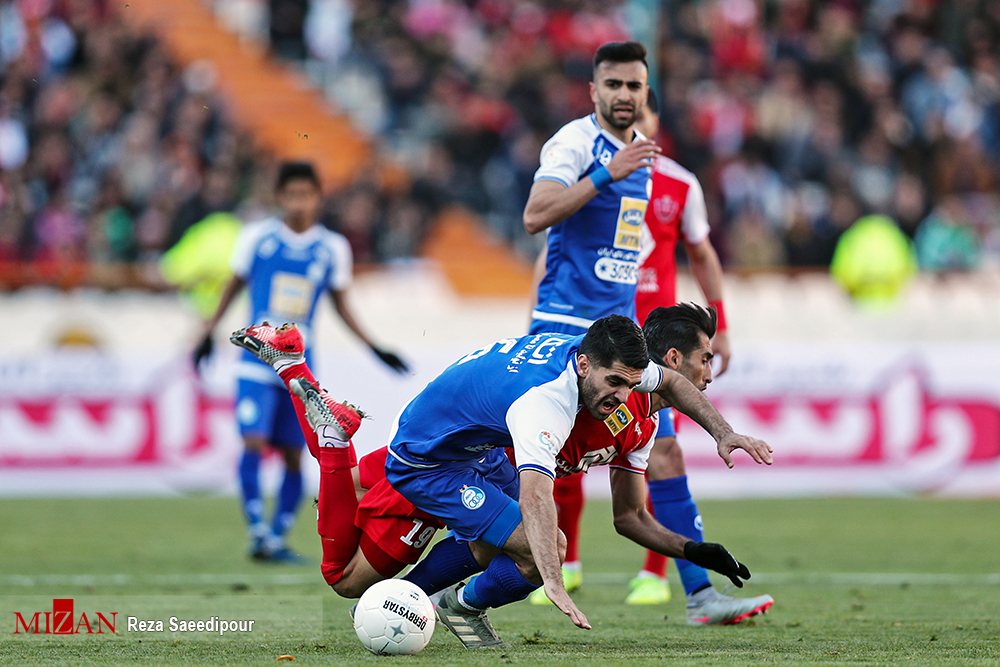 جنگ نابرابر استقلال و پرسپولیس در میانه میدان