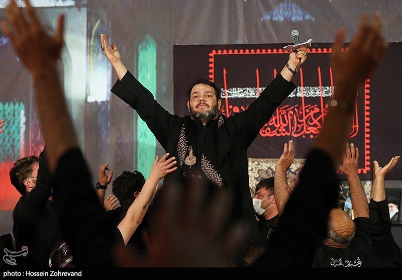 مداحی هلالی و سیب سرخی در هیئت الرضا(ع)‌