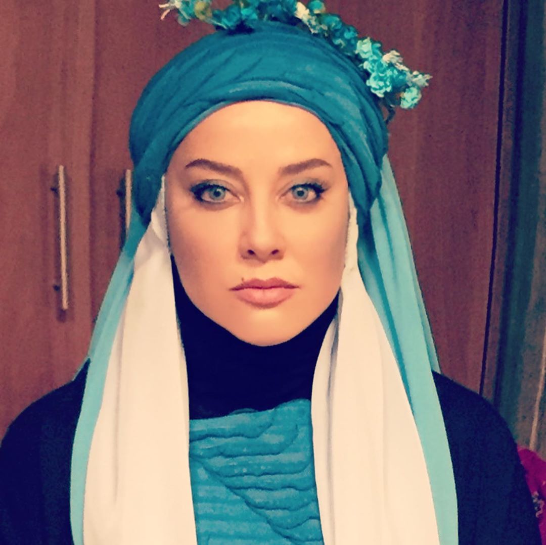 چهره ها/ آشا محرابی و سِت کردن رنگ چشمانش با شالش!