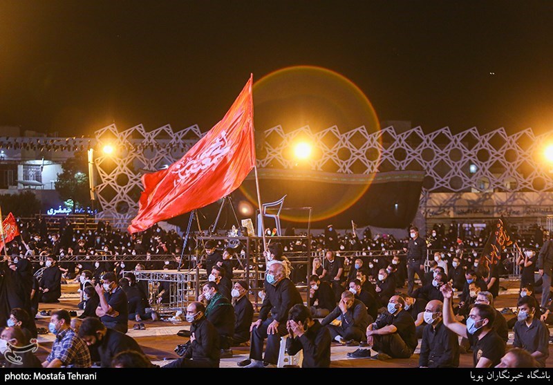 عزاداری شب هفتم محرم در میدان امام حسین(ع)