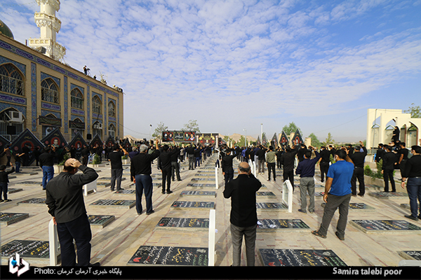عکس/ عزاداری روز هشتم محرم در گلزار شهدای کرمان
