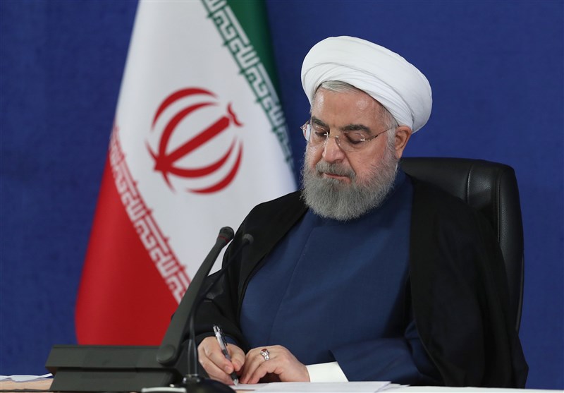 دستور رئیس جمهور به "آذری جهرمی" برای تحویل سیمکارت دانشآموزی