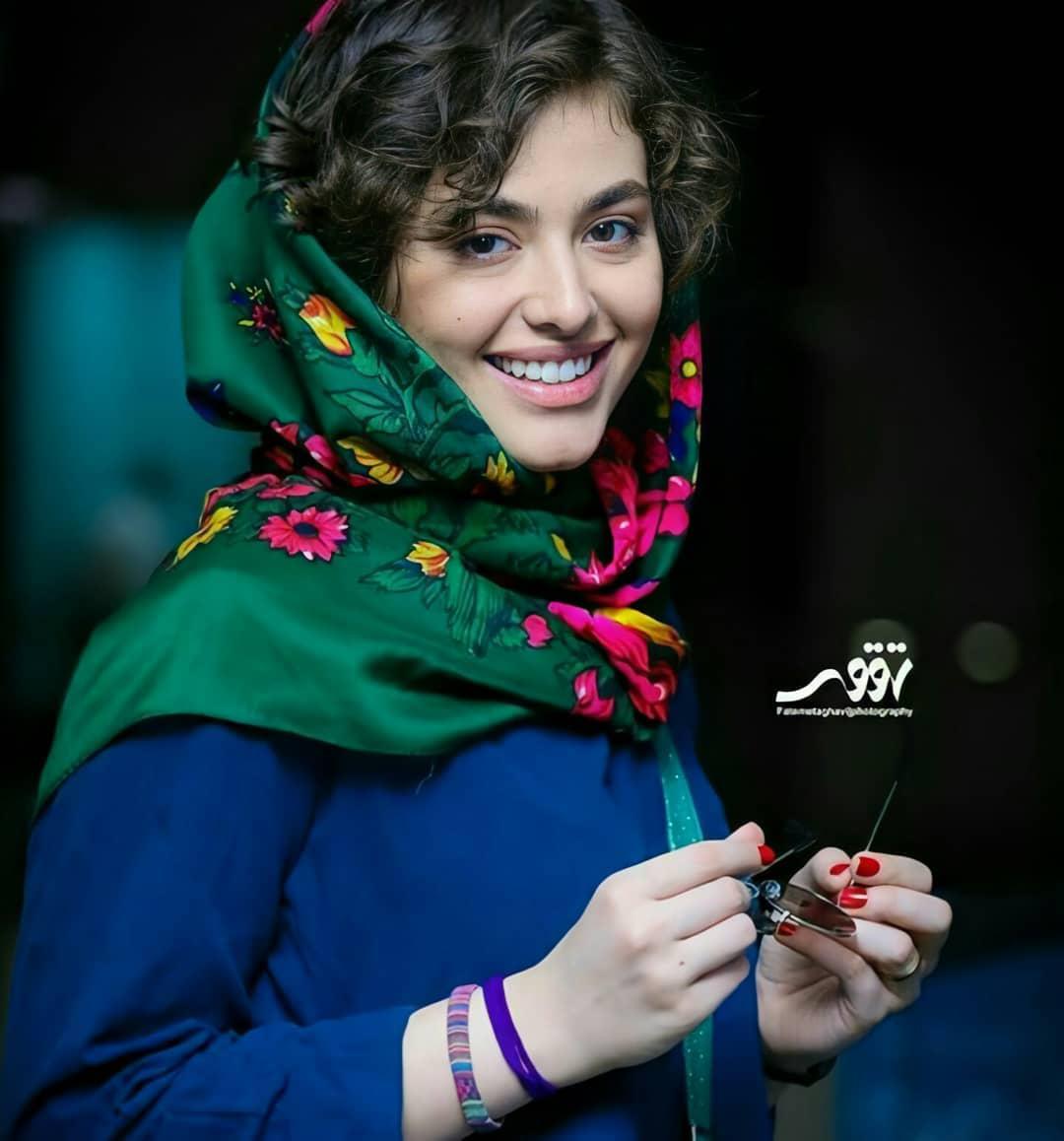 چهره‌ها/ تیپ تابستانی ریحانه پارسا