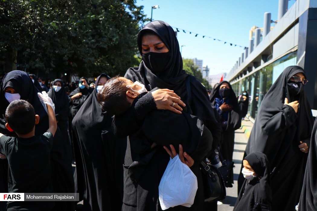 عزاداری ظهر تاسوعا در اطراف حرم مطهر رضوی