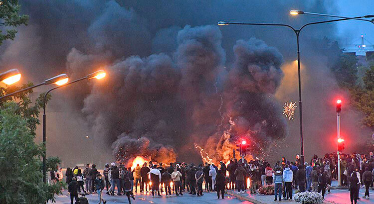 شورش در سوئد در اعتراض به آتش زدن قرآن