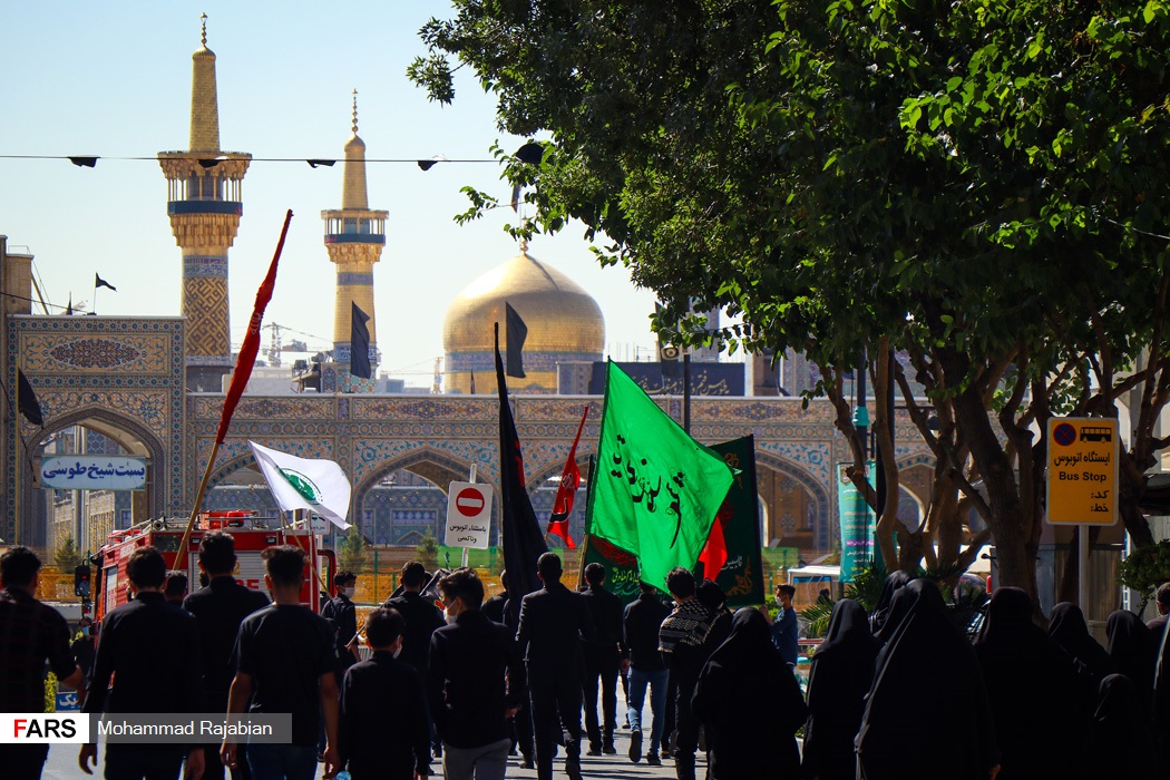 عزاداری ظهر تاسوعا در اطراف حرم مطهر رضوی