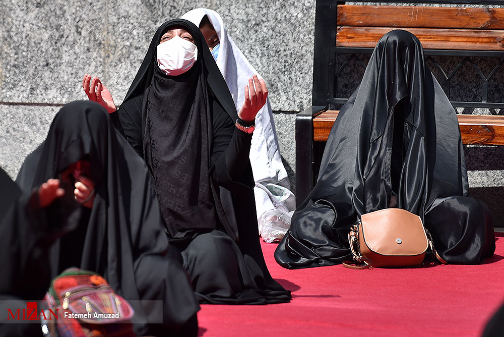 اشک و عزاداری جوان ها در حرم امامزاده صالح (ع)