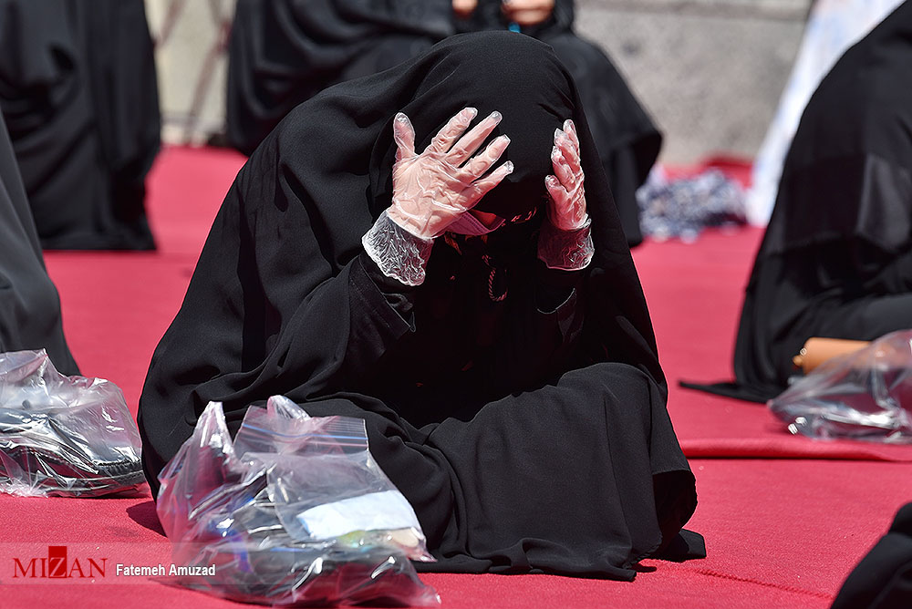 اشک و عزاداری جوان ها در حرم امامزاده صالح (ع)