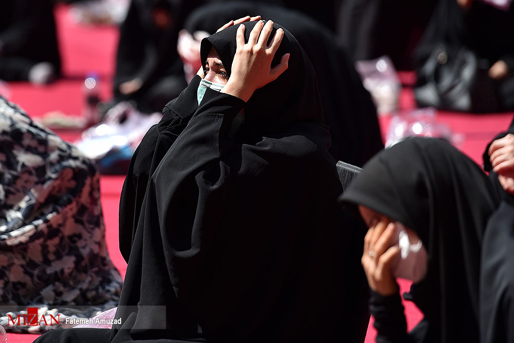 اشک و عزاداری جوان ها در حرم امامزاده صالح (ع)