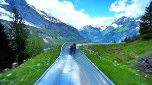 سورتمه سواری هیجان انگیز در کوه های سوئیس