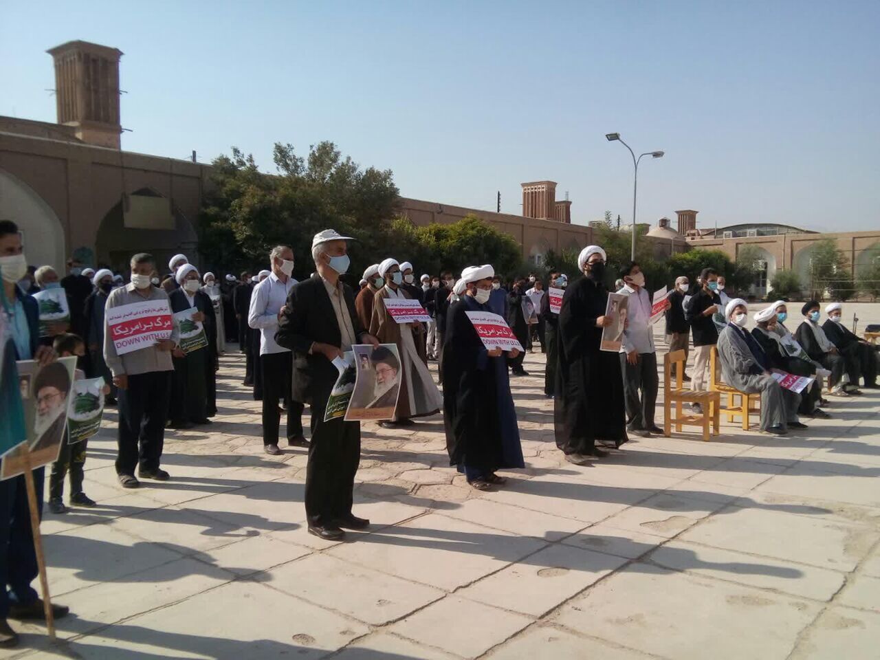 شهروندان یزدی توهین نشریه فرانسوی به ساحت پیامبر(ص) را محکوم کردند
