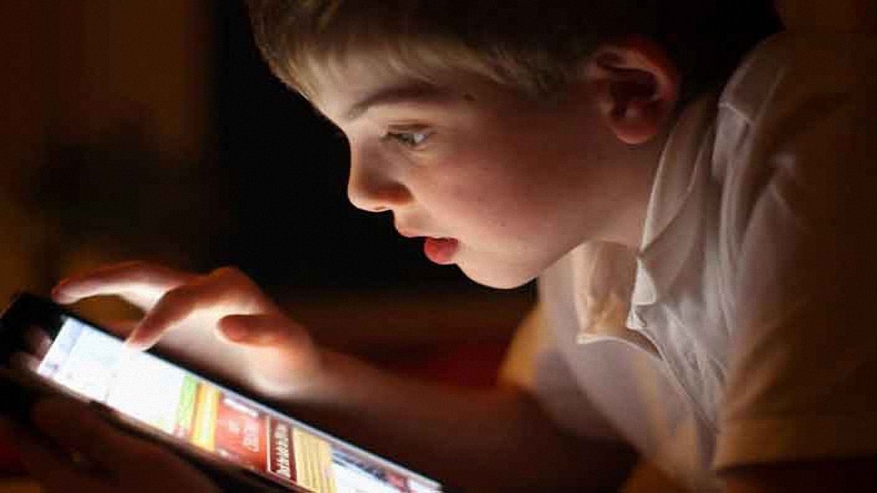 بچهها از چه سنی میتوانند موبایل داشته باشند؟