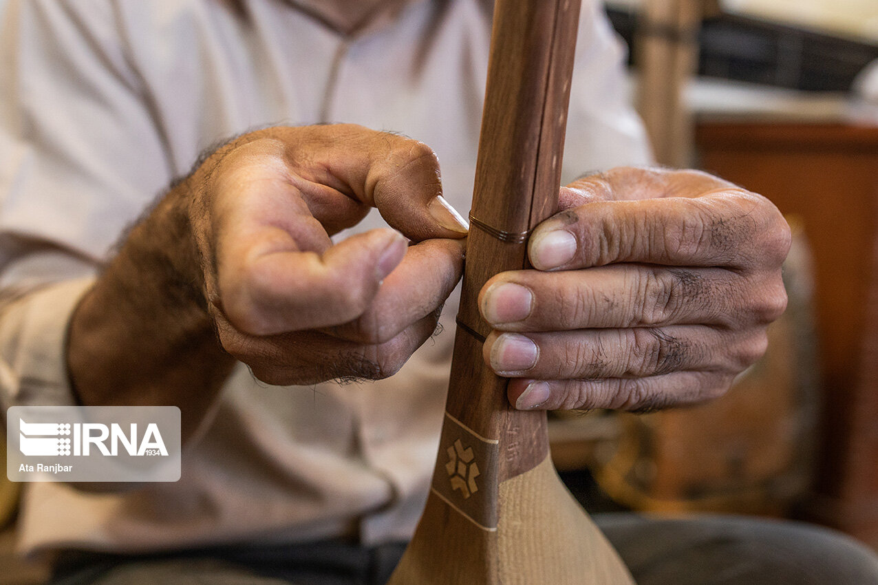 کارگاه ساخت دوتار