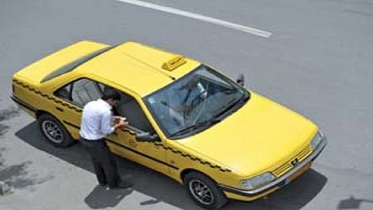 نظارت بر رعایت دستورالعملهای کرونایی تاکسی در کرج