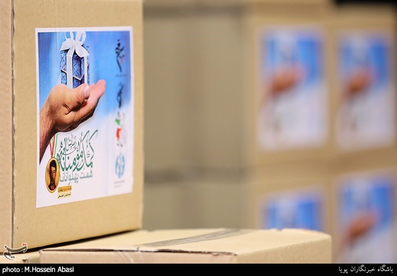 اهدای مدال برای محرومان توسط قهرمانان وزنه برداری 