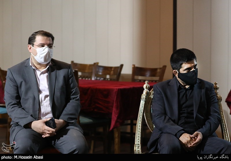 اهدای مدال برای محرومان توسط قهرمانان وزنه برداری 