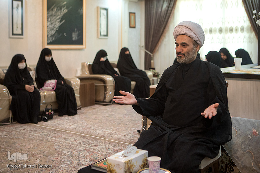 این خانه عزادار حسین(ع) است