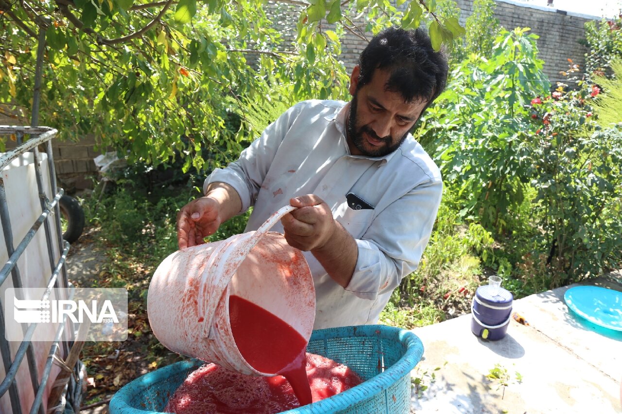 پخت سنتی رب در ارومیه