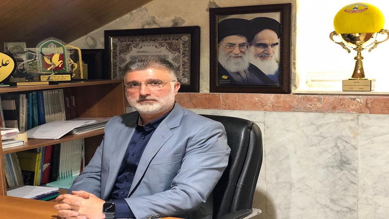 جمع آوری زباله ها و ماسک های پزشکی رها شده در طبیعت گیلان
