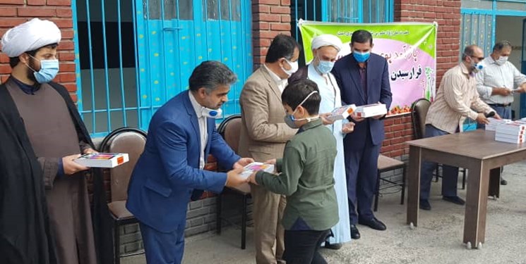 اهدای ۴۷ تبلت دانشآموزی از محل موقوفات در بابل